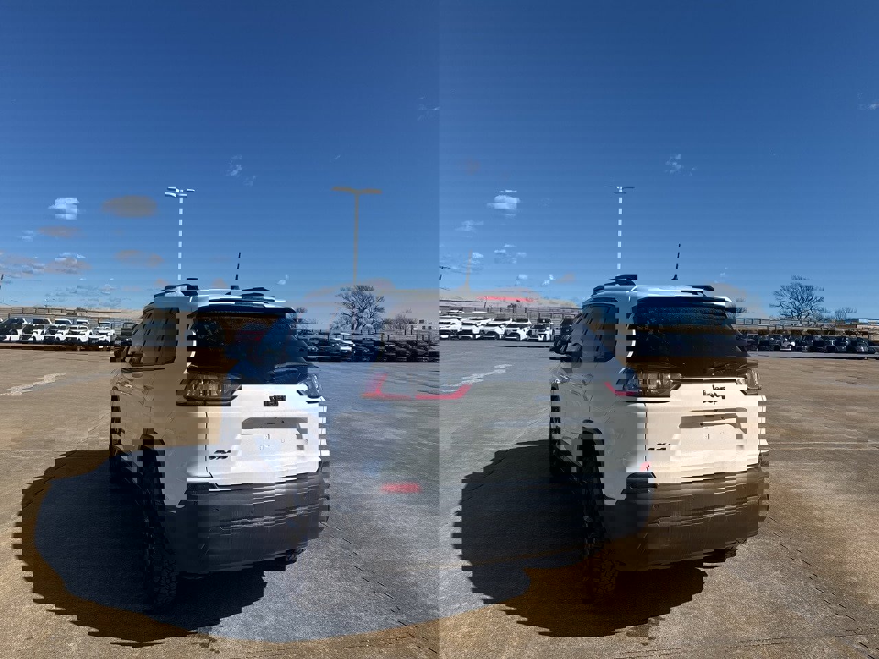 Used 2020 Jeep Cherokee Latitude Plus image 6