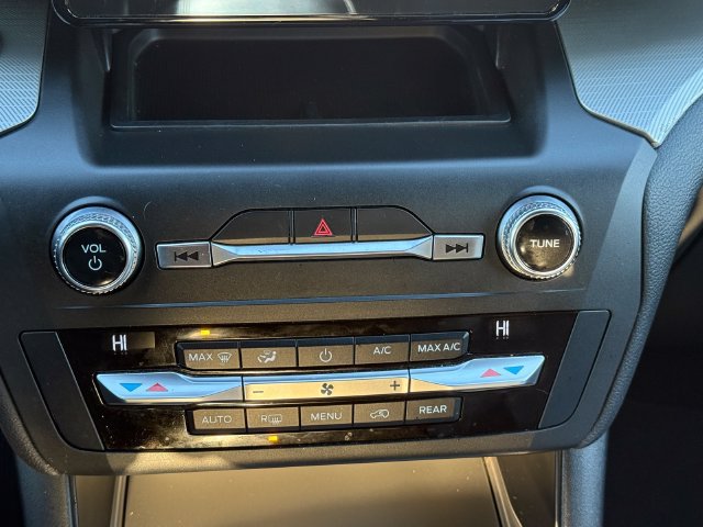 Used 2020 Ford Explorer XLT w/ Equipment Group 202A AWD/4WD image 12