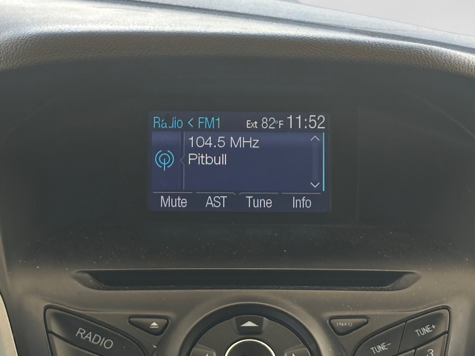 Used 2014 Ford Focus SE w/ Equipment Group 201A FWD image 20