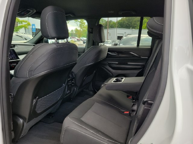 Certified 2025 Jeep Grand Cherokee Laredo AWD/4WD image 15
