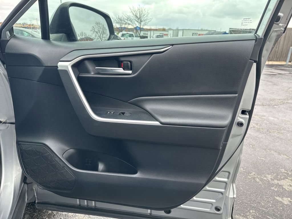 Used 2020 Toyota RAV4 XLE image 37