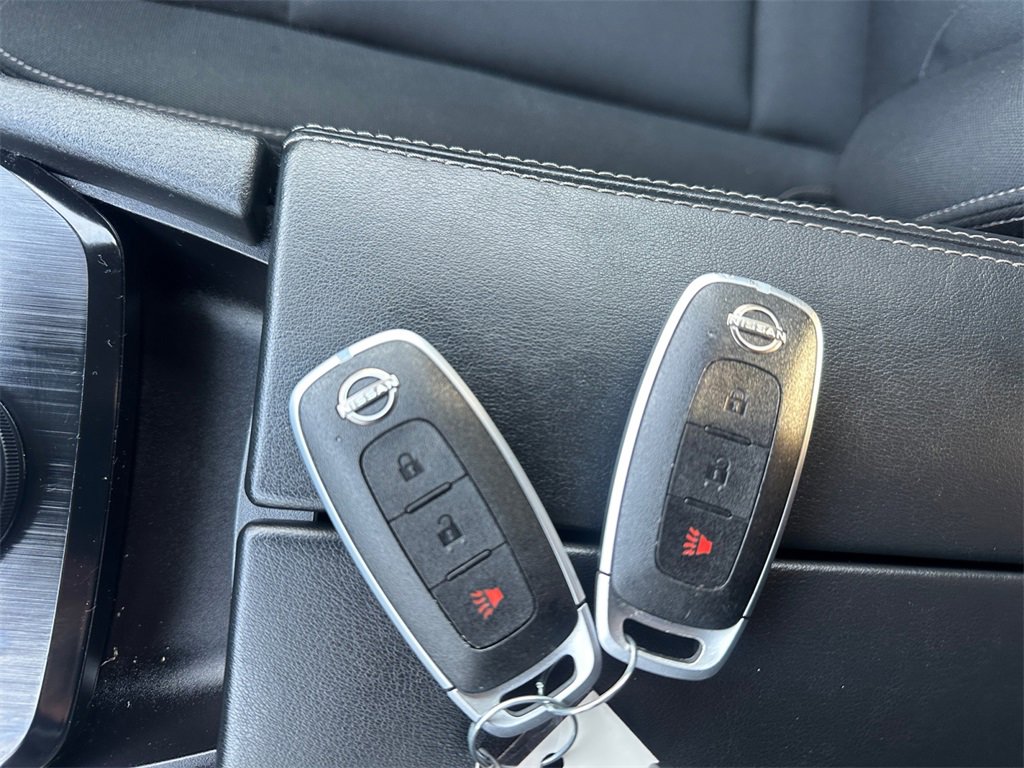 Used 2023 Nissan Rogue S image 31