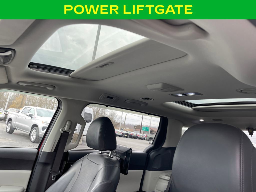 Used 2022 Kia Carnival SX Prestige image 19