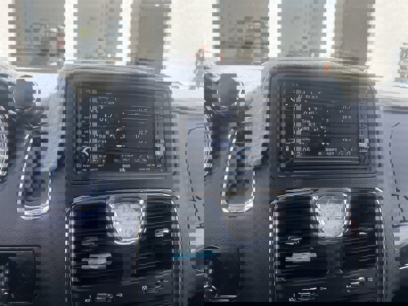 Used 2016 Chrysler Town & Country Touring image 11