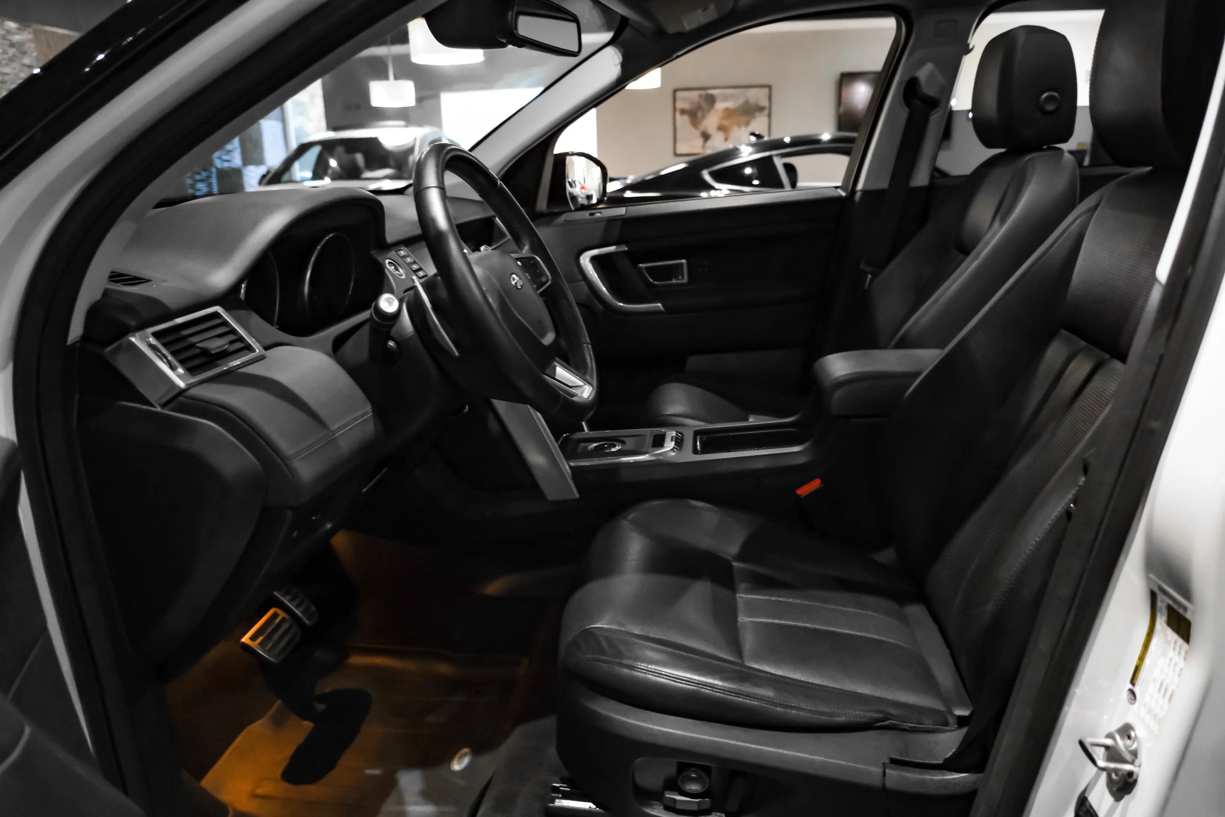 Used 2015 Land Rover Discovery Sport HSE AWD/4WD image 4