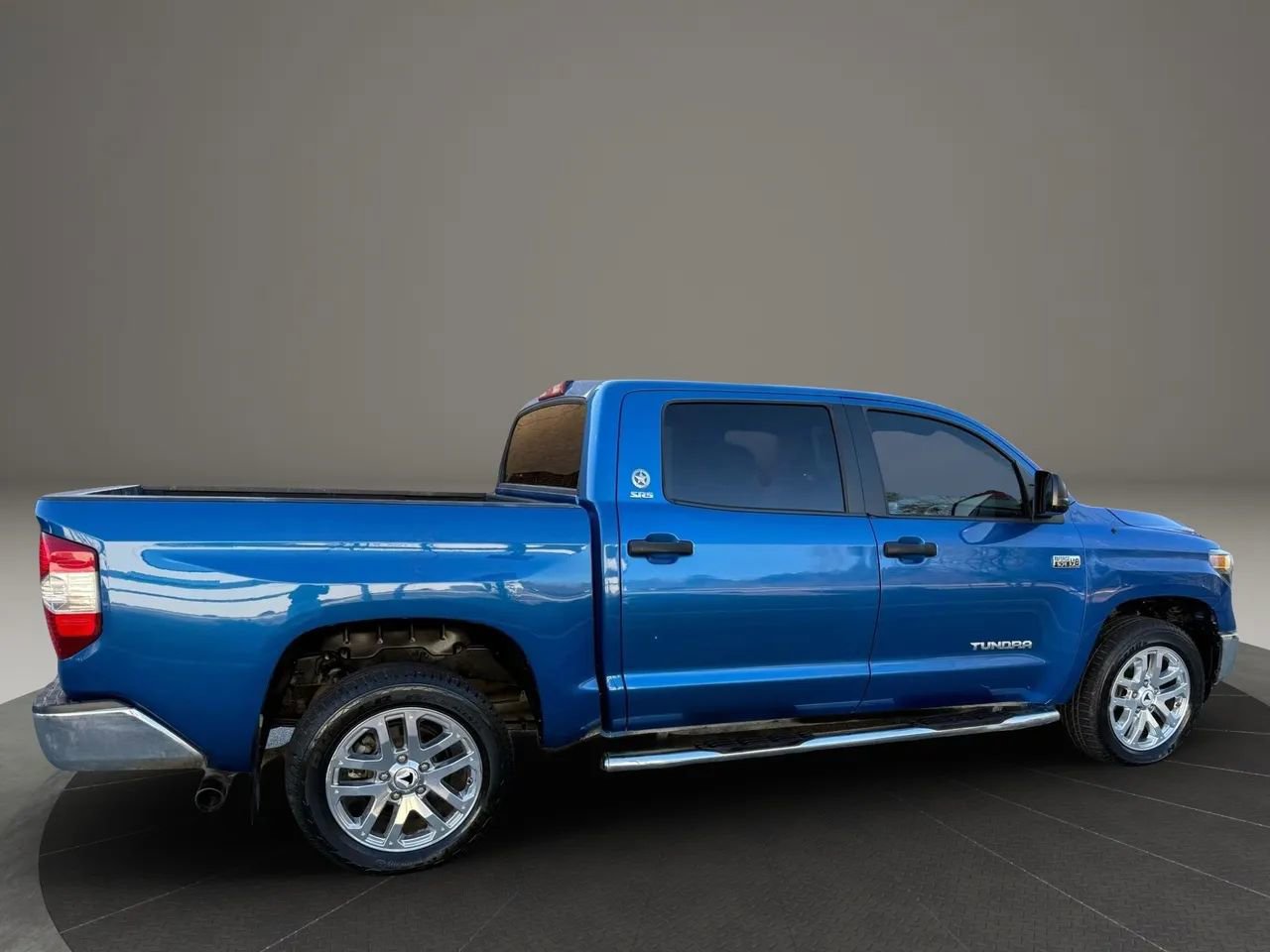 Used 2018 Toyota Tundra SR5 w/ SR5 Upgrade Package image 9