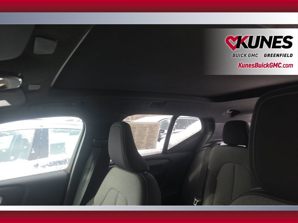 Used 2024 Volvo XC40 B5 Core image 23