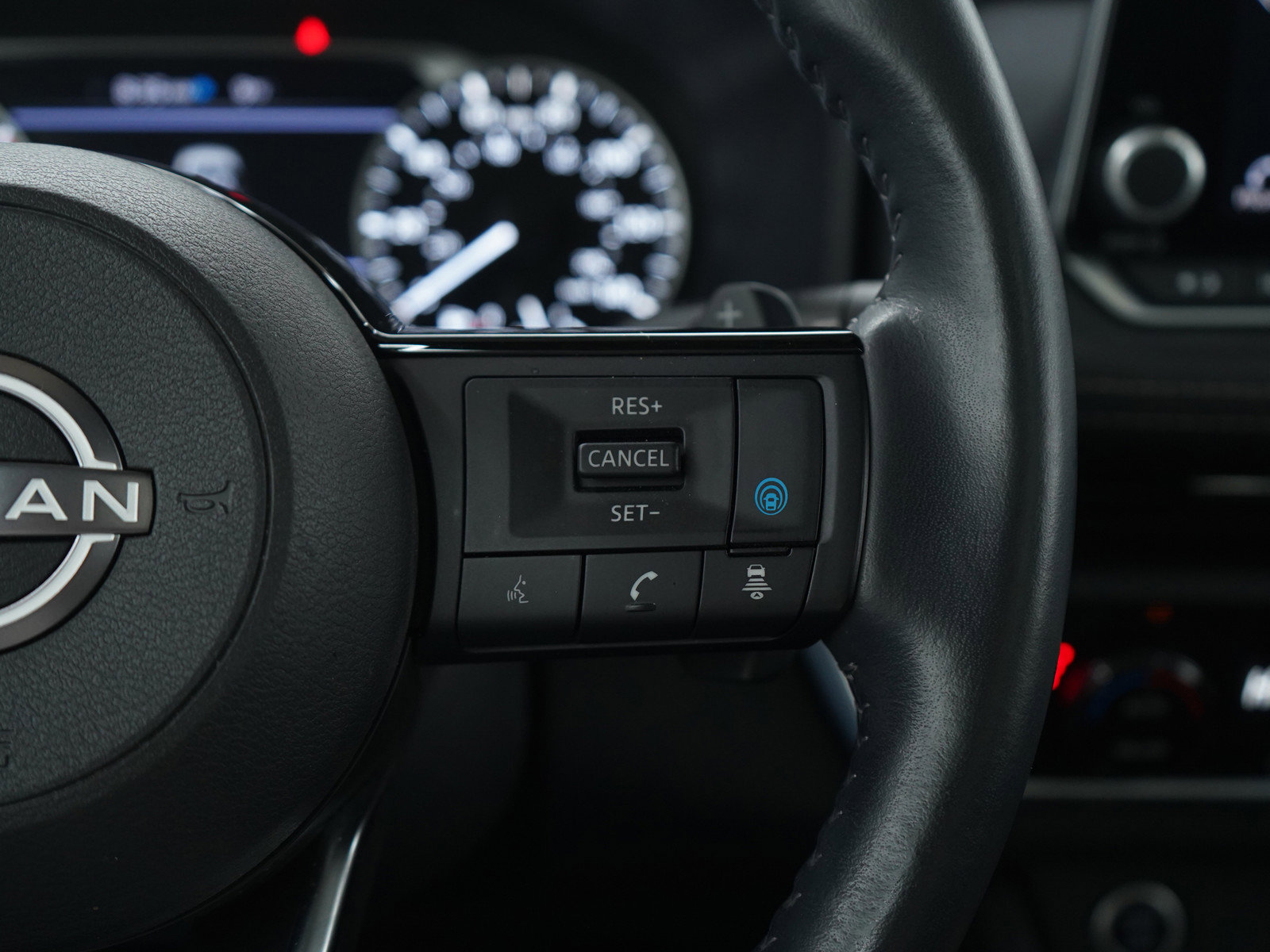 Used 2023 Nissan Rogue SV w/ SV Premium B Package image 28