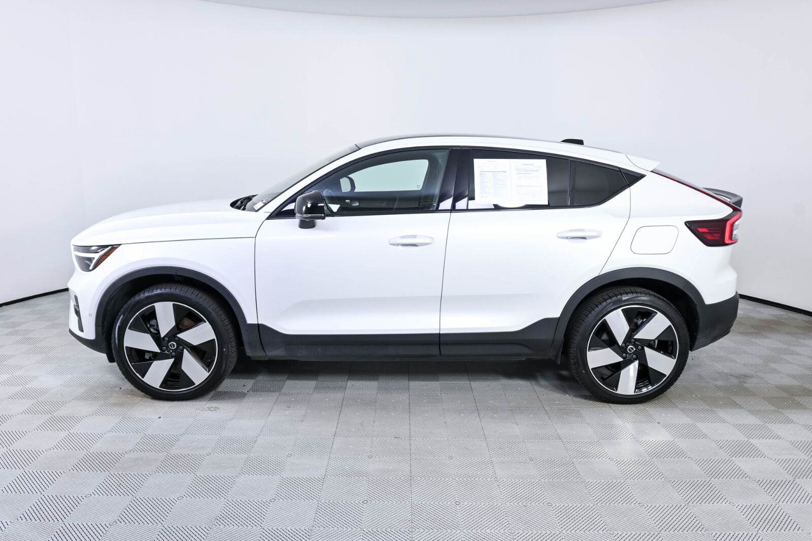 Certified 2024 Volvo C40 Recharge Ultimate AWD/4WD image 2