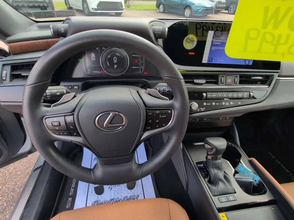 Used 2024 Lexus ES 300h w/ Premium Package FWD image 28