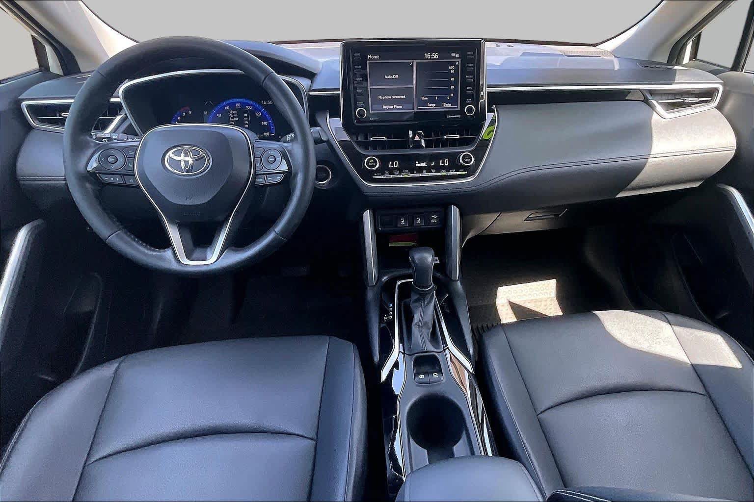 Used 2022 Toyota Corolla Cross XLE w/ Convenience Package AWD/4WD image 15