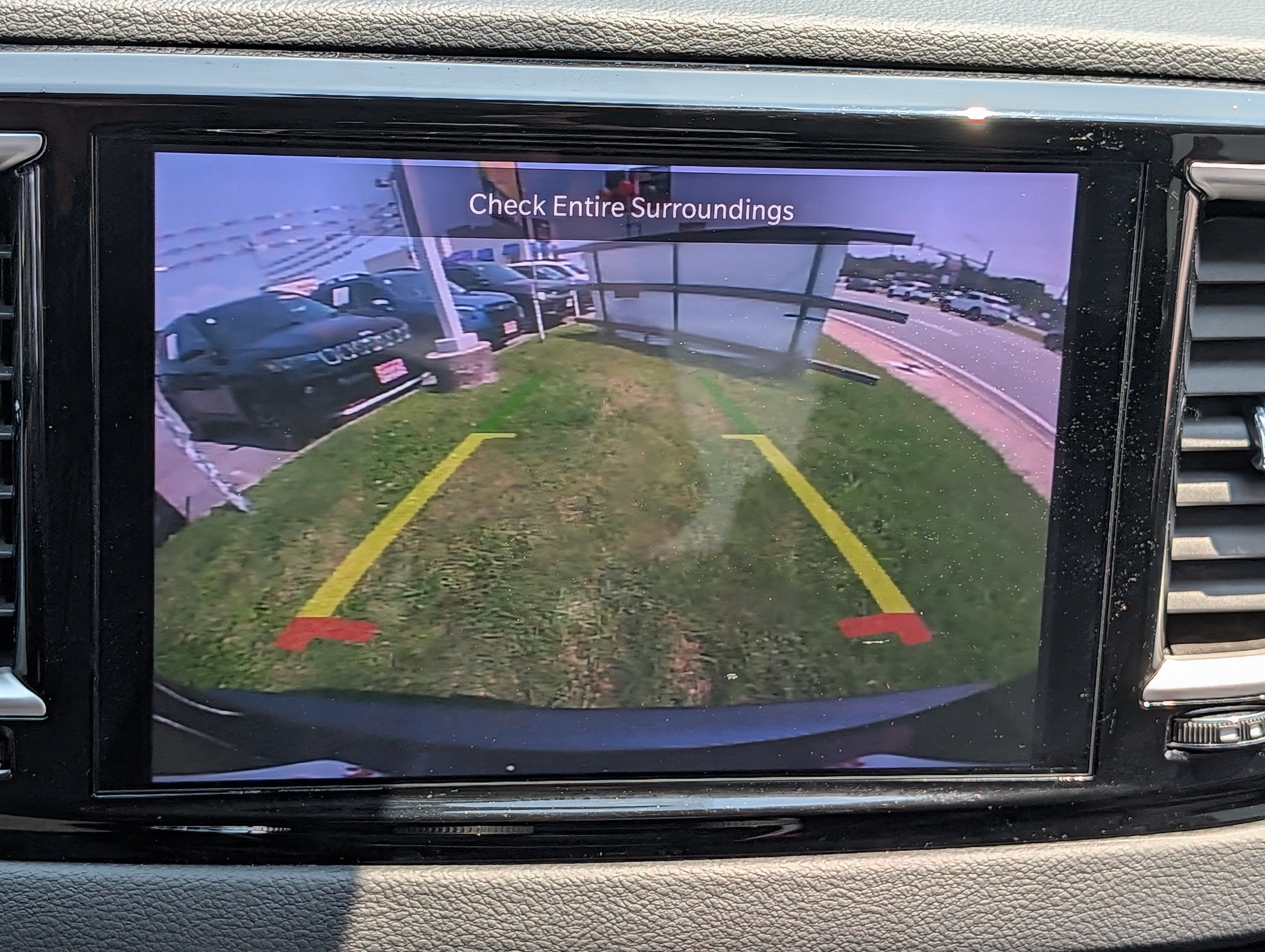 Used 2023 Chrysler Pacifica Touring-L FWD image 28