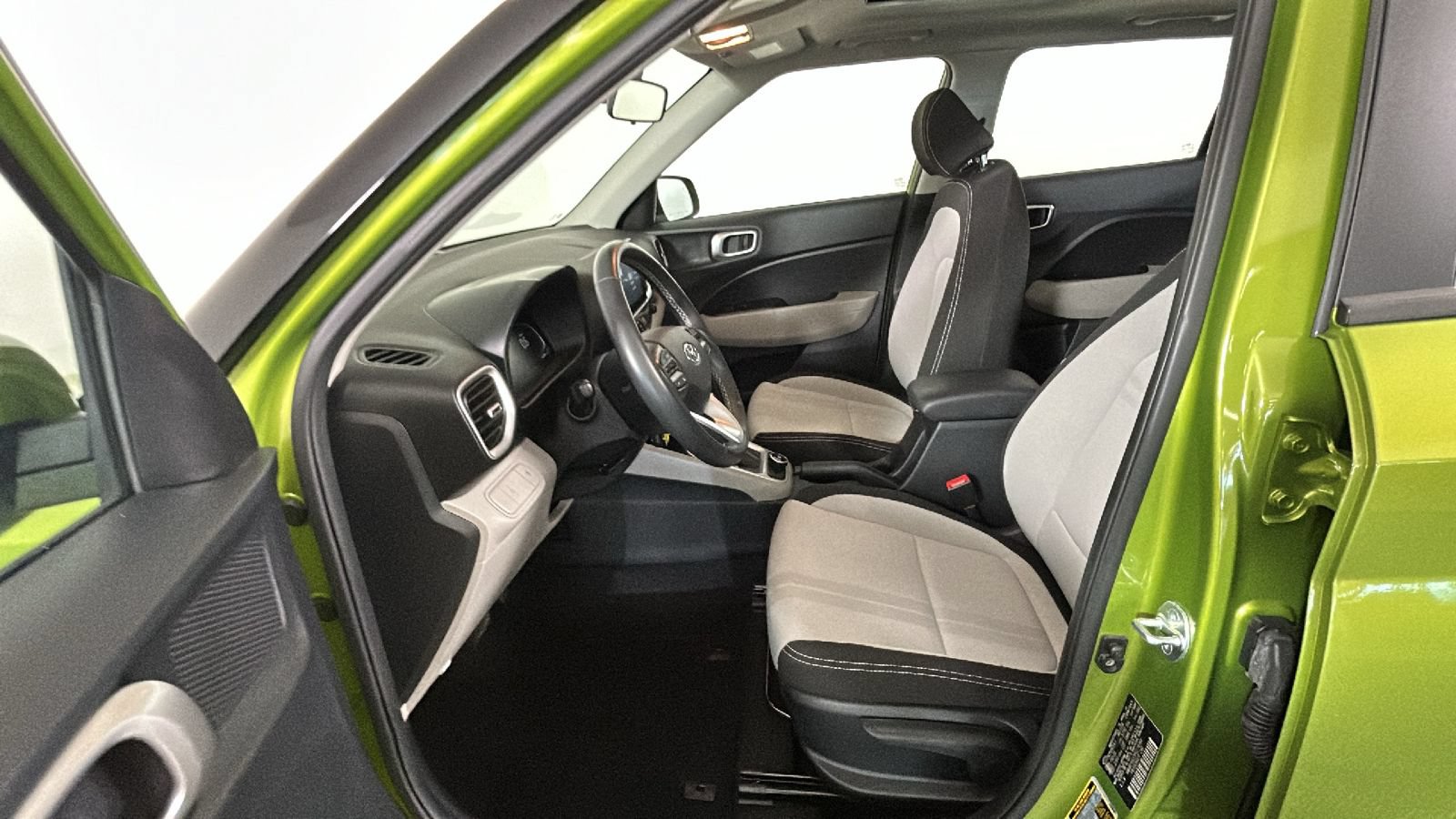 Certified 2023 Hyundai Venue SEL FWD image 14