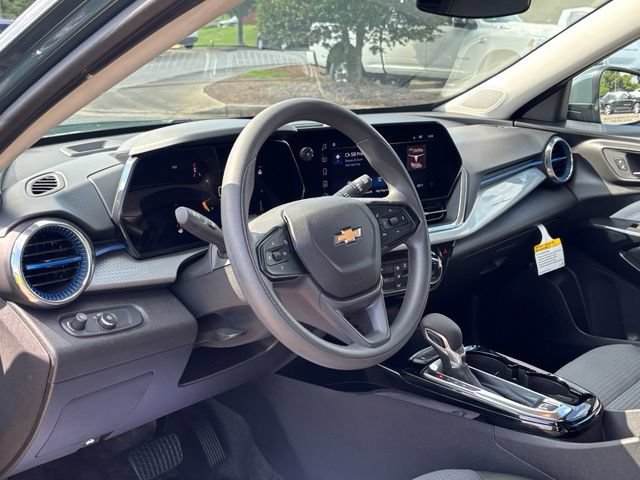 Used 2025 Chevrolet Trax LT FWD image 16