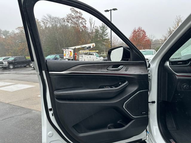 Used 2024 Jeep Grand Cherokee Overland w/ Trailer Tow Package image 26