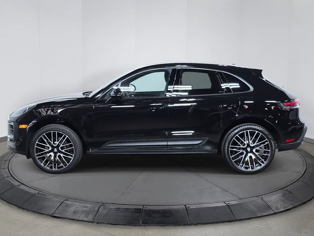 Certified 2026 Porsche Macan AWD/4WD image 2