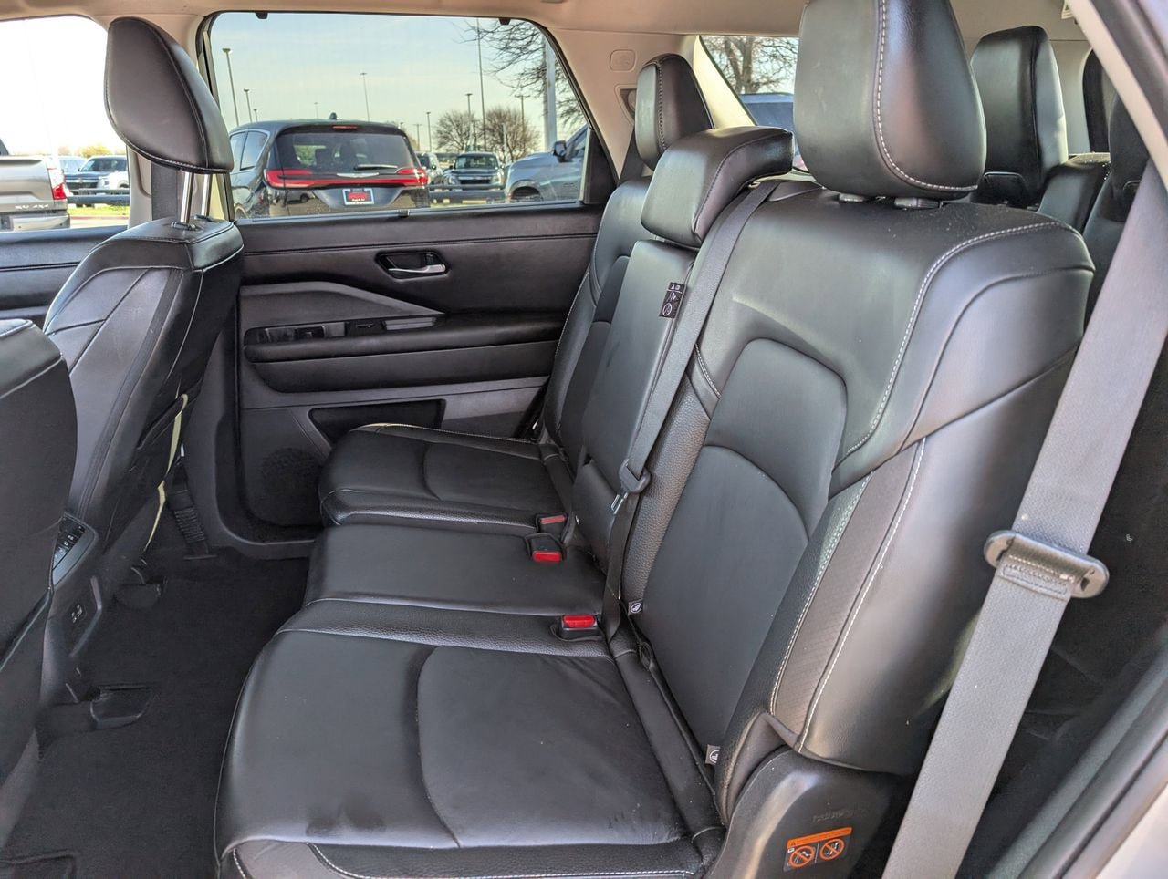 Certified 2024 Nissan Pathfinder SL w/ Black Appearance Package image 27