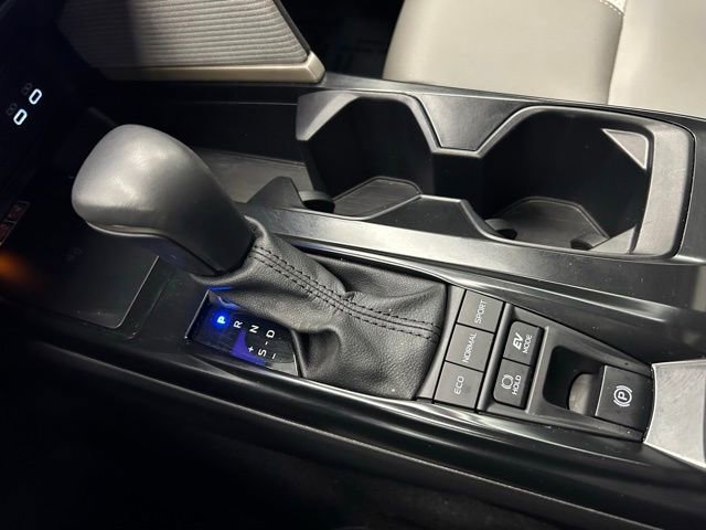 Used 2025 Toyota Camry SE image 29