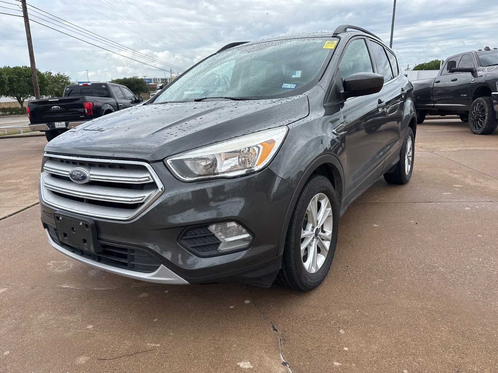 Used 2018 Ford Escape SE w/ SE Sync 3 Package FWD image 3