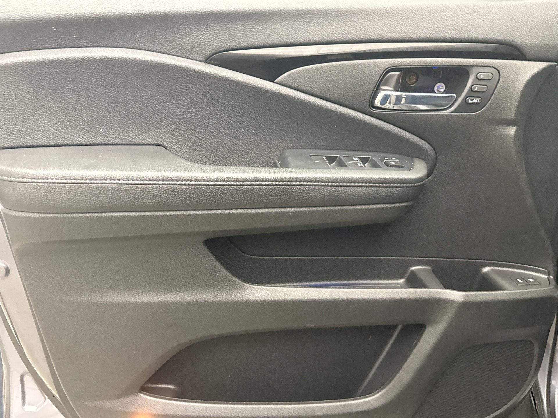 Used 2022 Honda Pilot Touring image 9