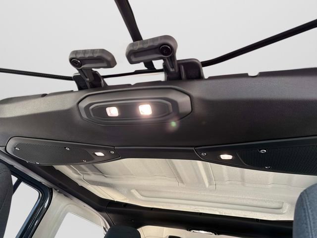 Used 2025 Jeep Wrangler Sport S image 31