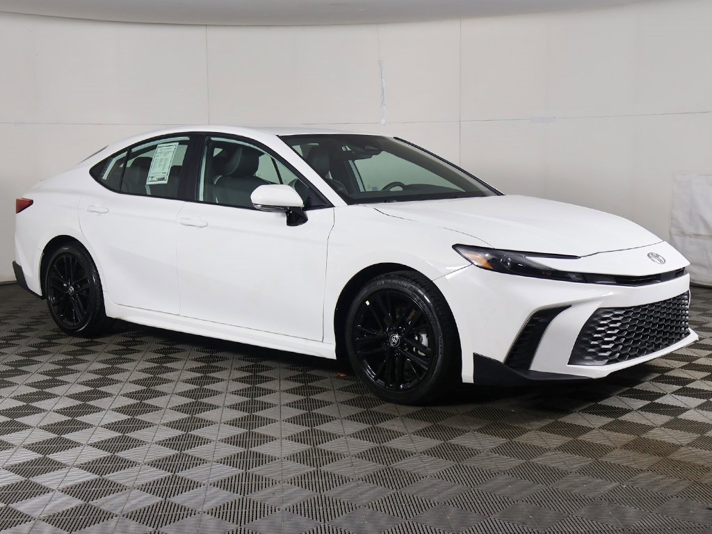 Used 2025 Toyota Camry SE image 43