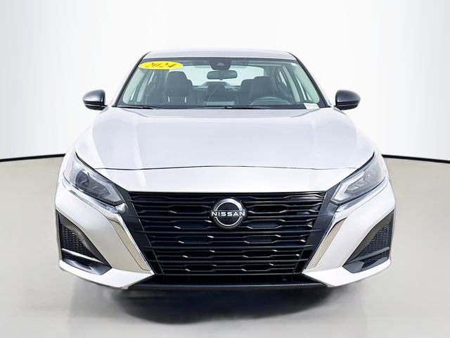 Used 2024 Nissan Altima 2.5 SV FWD image 2