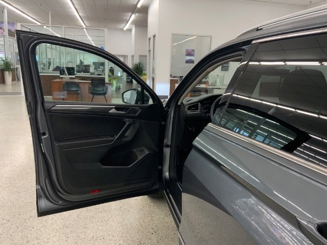 Used 2019 Volkswagen Tiguan SEL Premium image 30