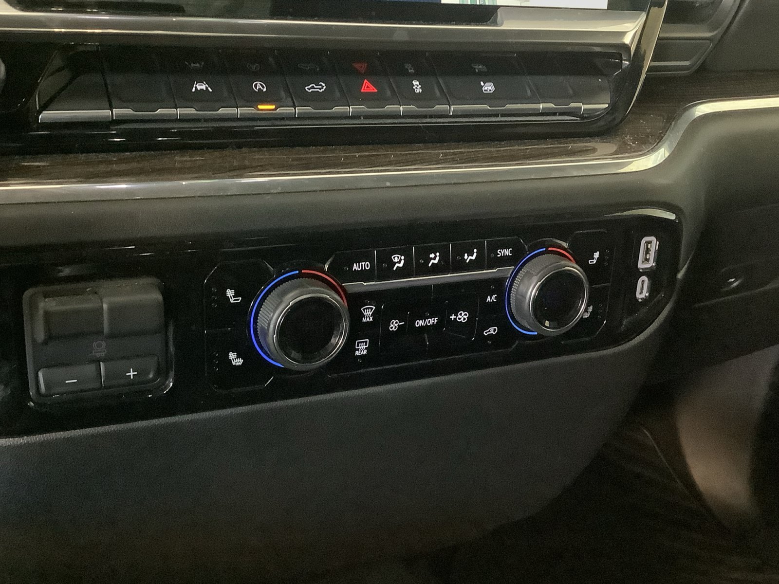 Used 2025 Chevrolet Silverado 1500 LT RWD image 16