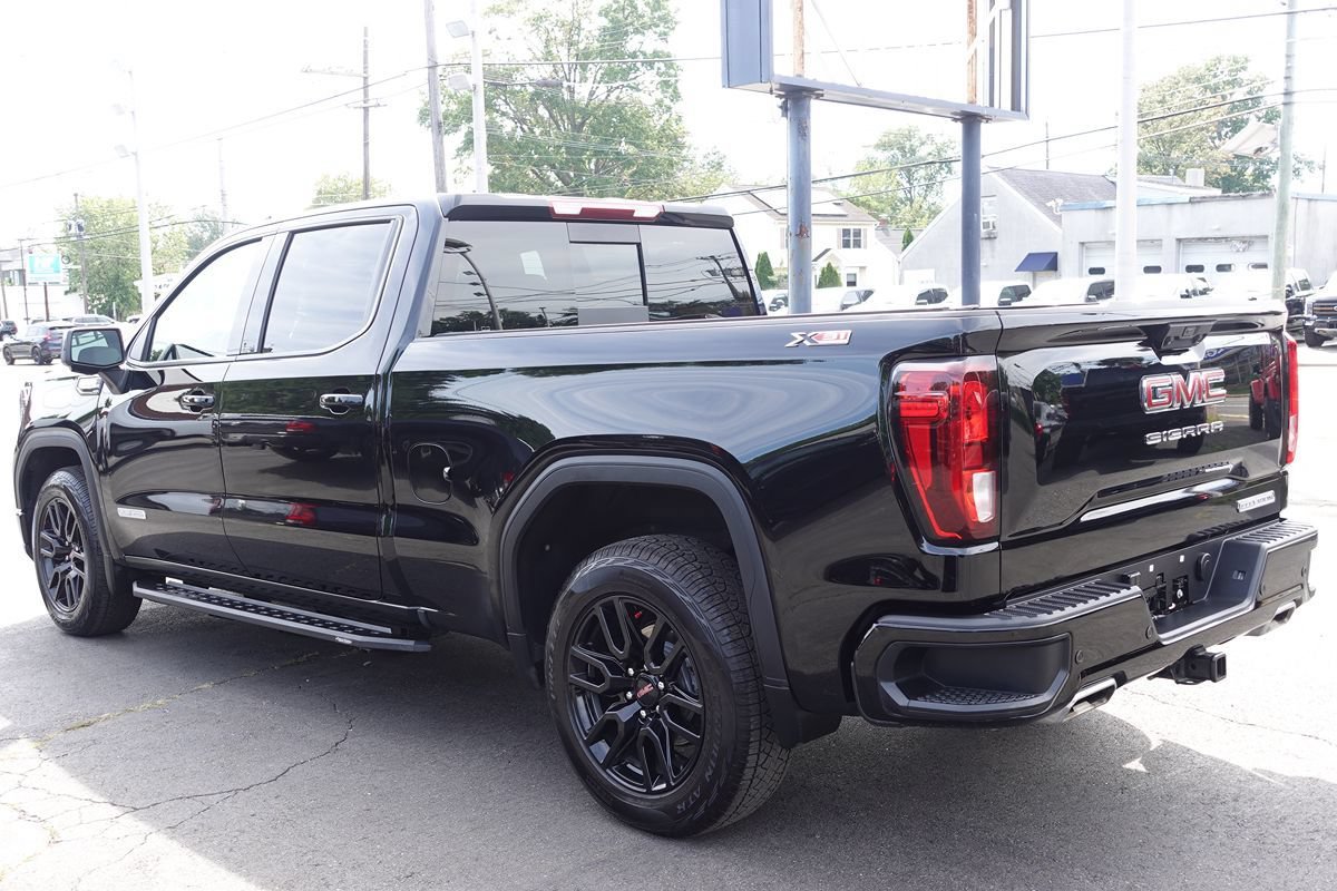 Used 2025 GMC Sierra 1500 Elevation w/ Elevation Premium Package AWD/4WD image 2