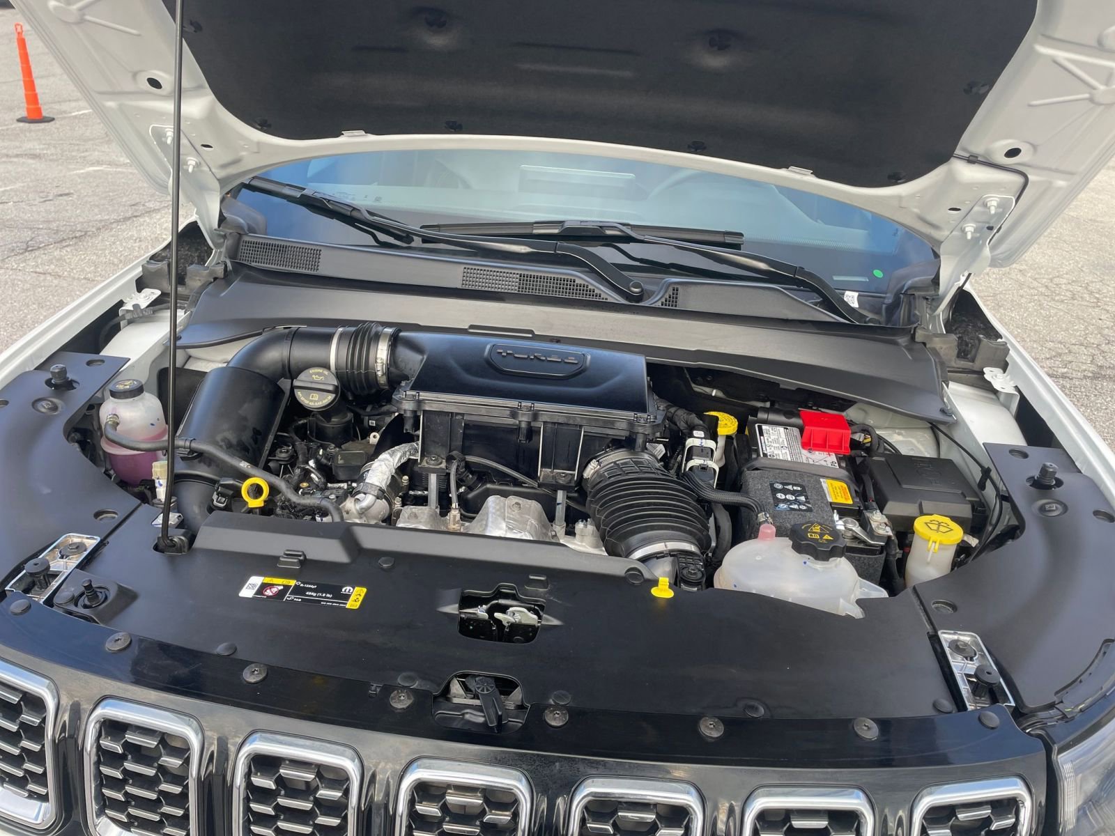 Used 2025 Jeep Compass Limited image 32