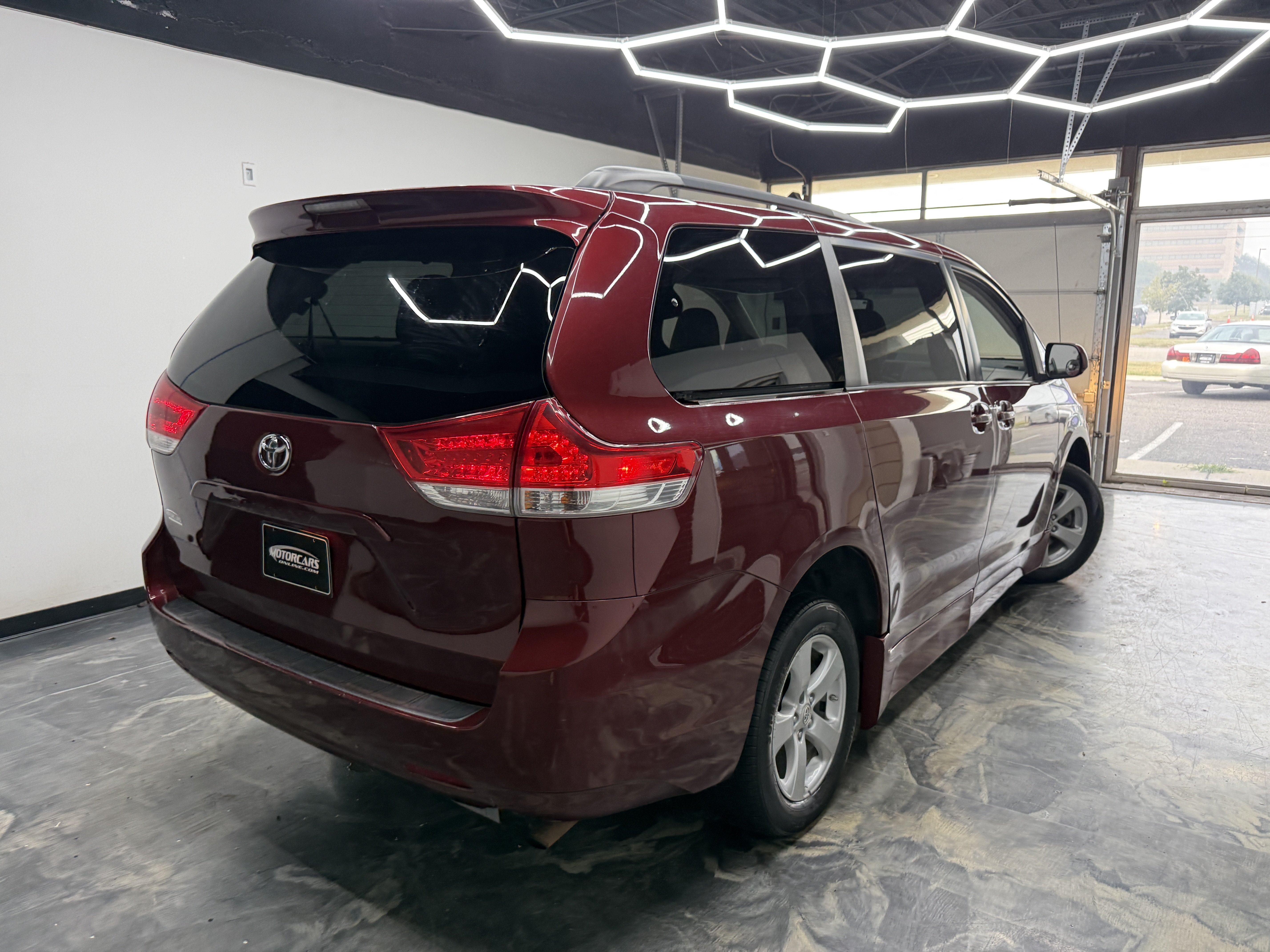 Used 2012 Toyota Sienna LE FWD image 5