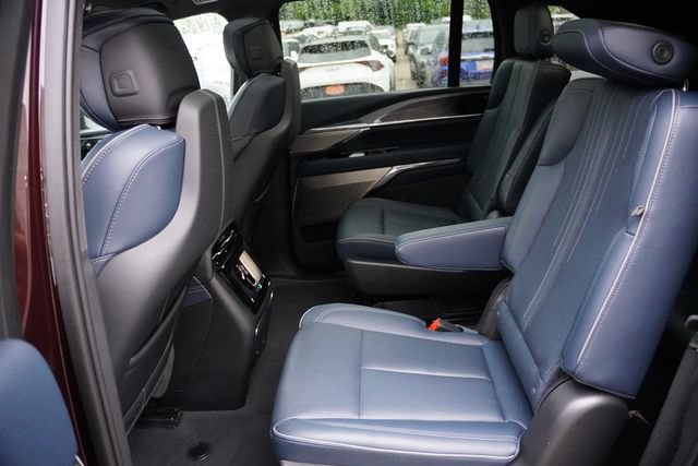 Used 2025 Cadillac Escalade IQ Luxury 2 w/ LPO, Premium Carpet Package AWD/4WD image 17