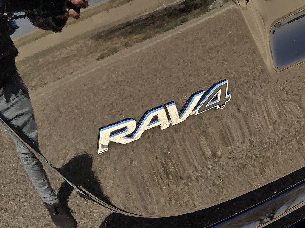 Used 2017 Toyota RAV4 XLE image 10