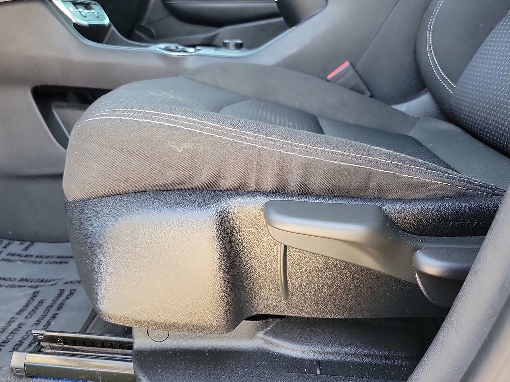 Used 2024 GMC Terrain SLE w/ Elevation Edition image 12