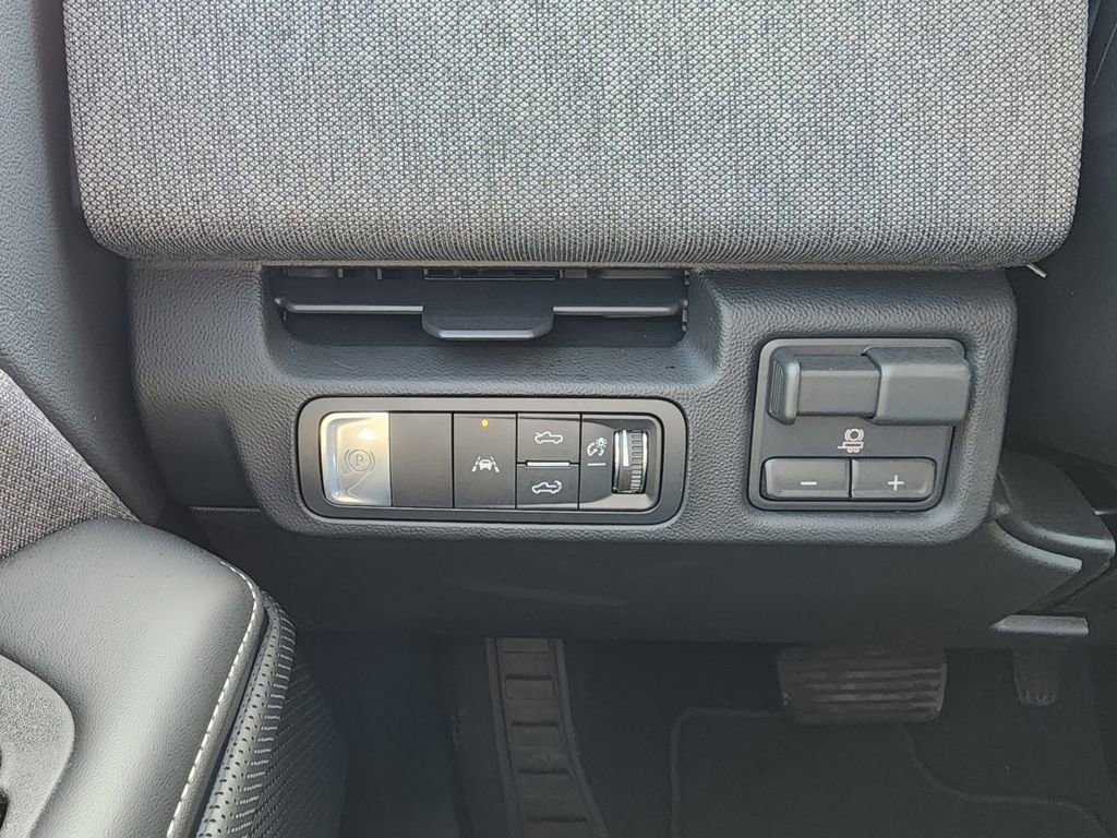 New 2026 GMC Sierra EV Elevation w/ LPO, Elevation Dark Package AWD/4WD image 19