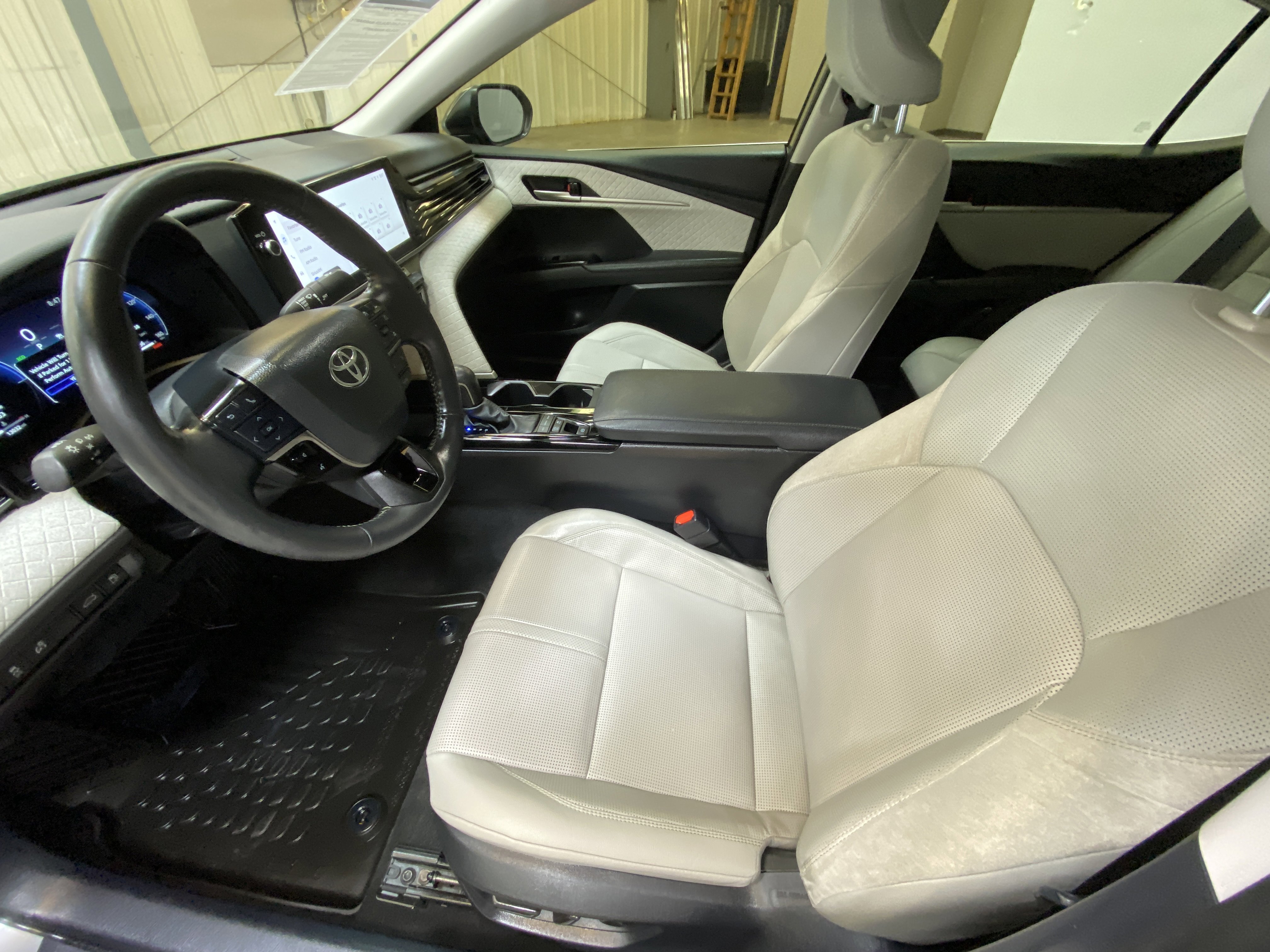 Used 2025 Toyota Camry XLE image 22