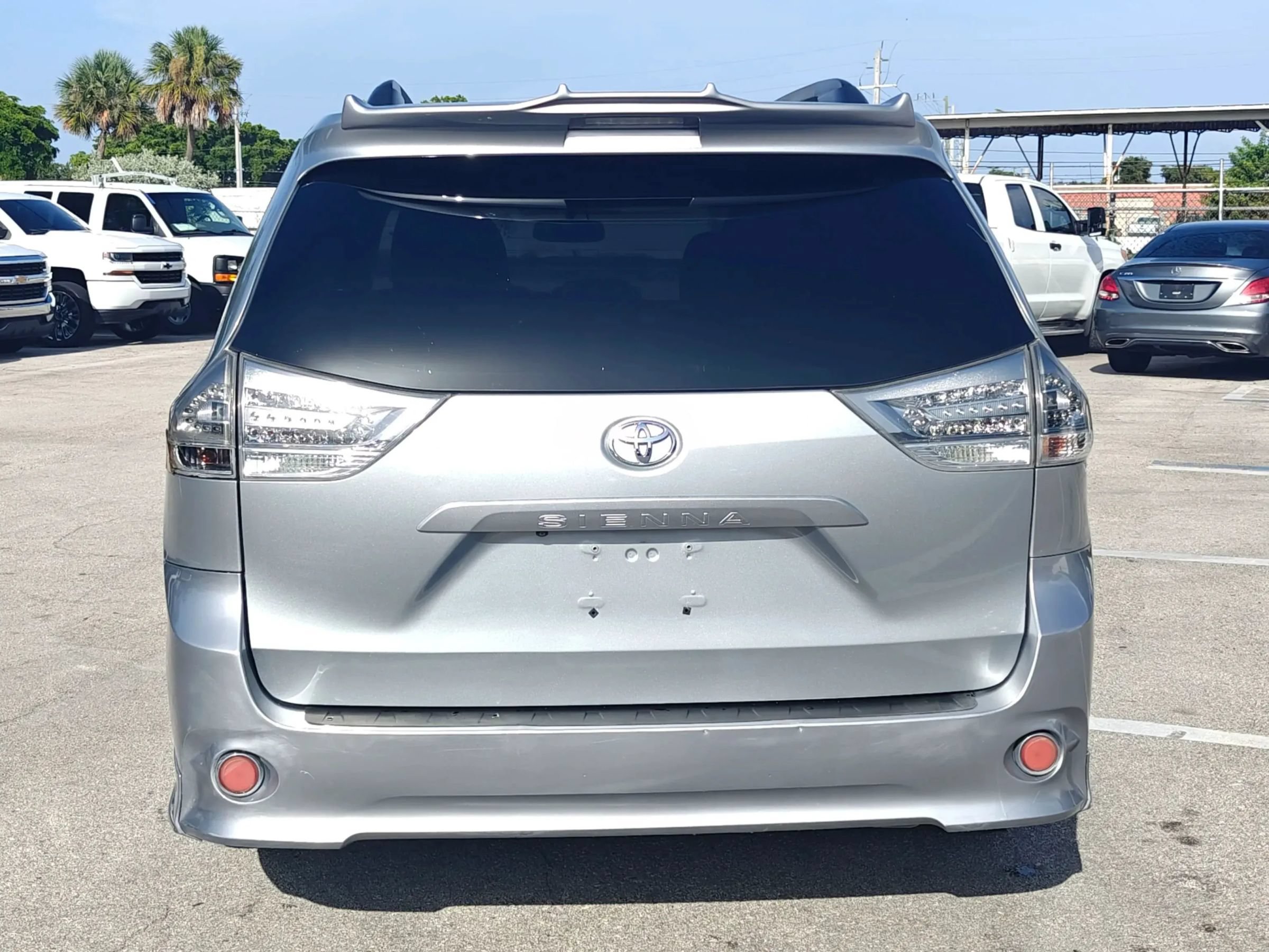 Used 2015 Toyota Sienna SE w/ SE Preferred Package FWD image 4