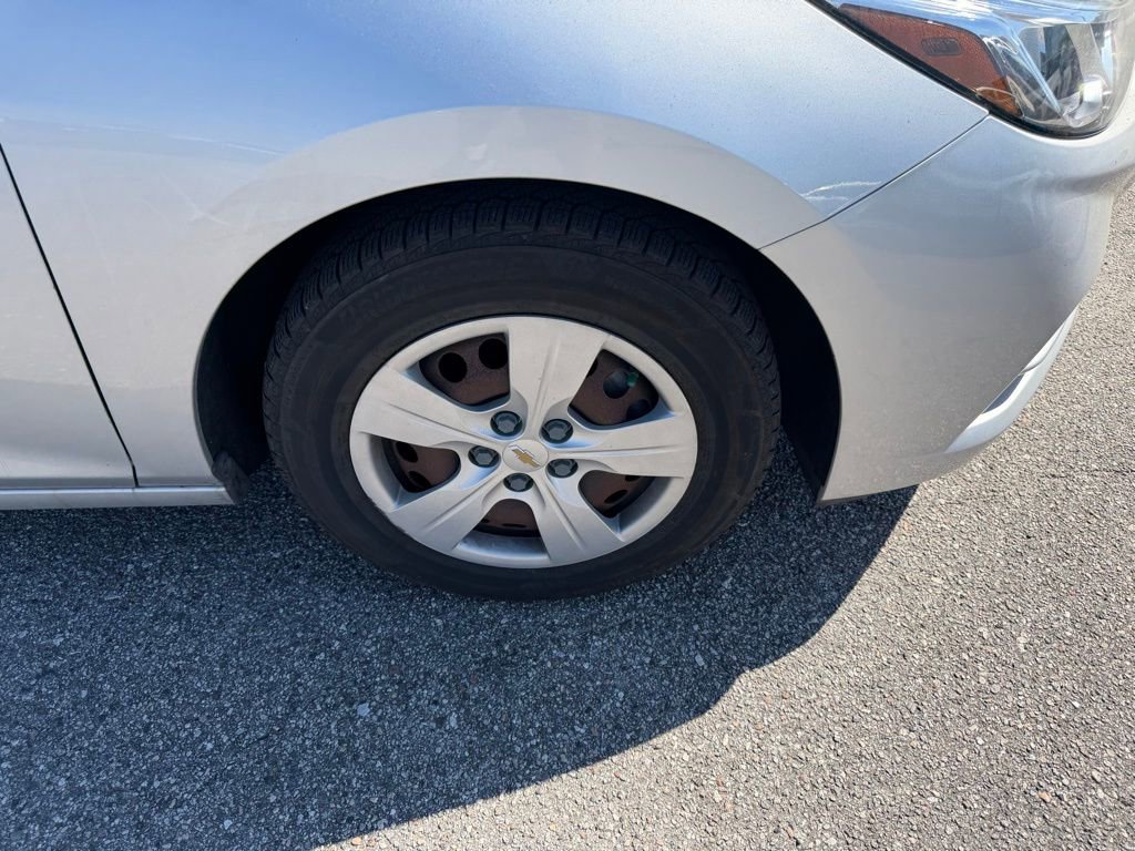 Used 2018 Chevrolet Cruze LS image 4