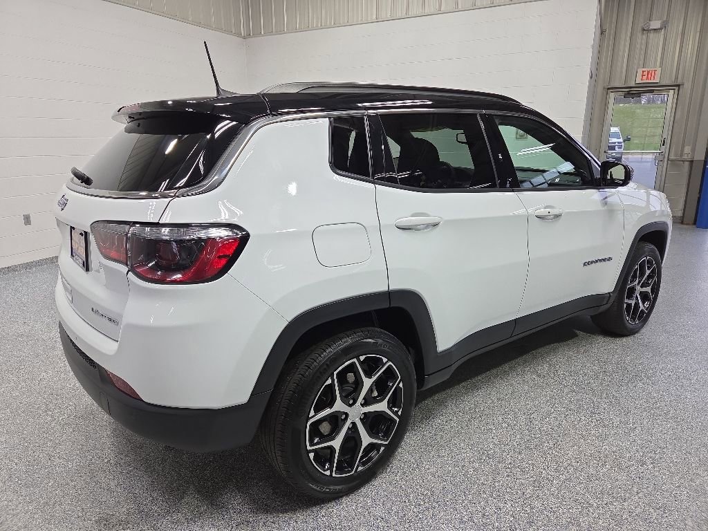 Used 2024 Jeep Compass Limited AWD/4WD image 7