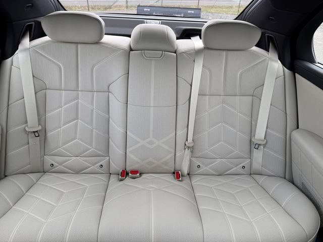 New 2026 BMW 750e xDrive w/ Executive Package AWD/4WD image 16