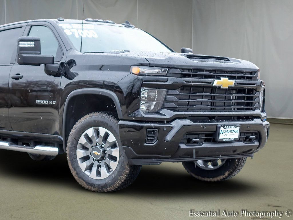 New 2026 Chevrolet Silverado 2500 Custom w/ Custom Value Package AWD/4WD video 3
