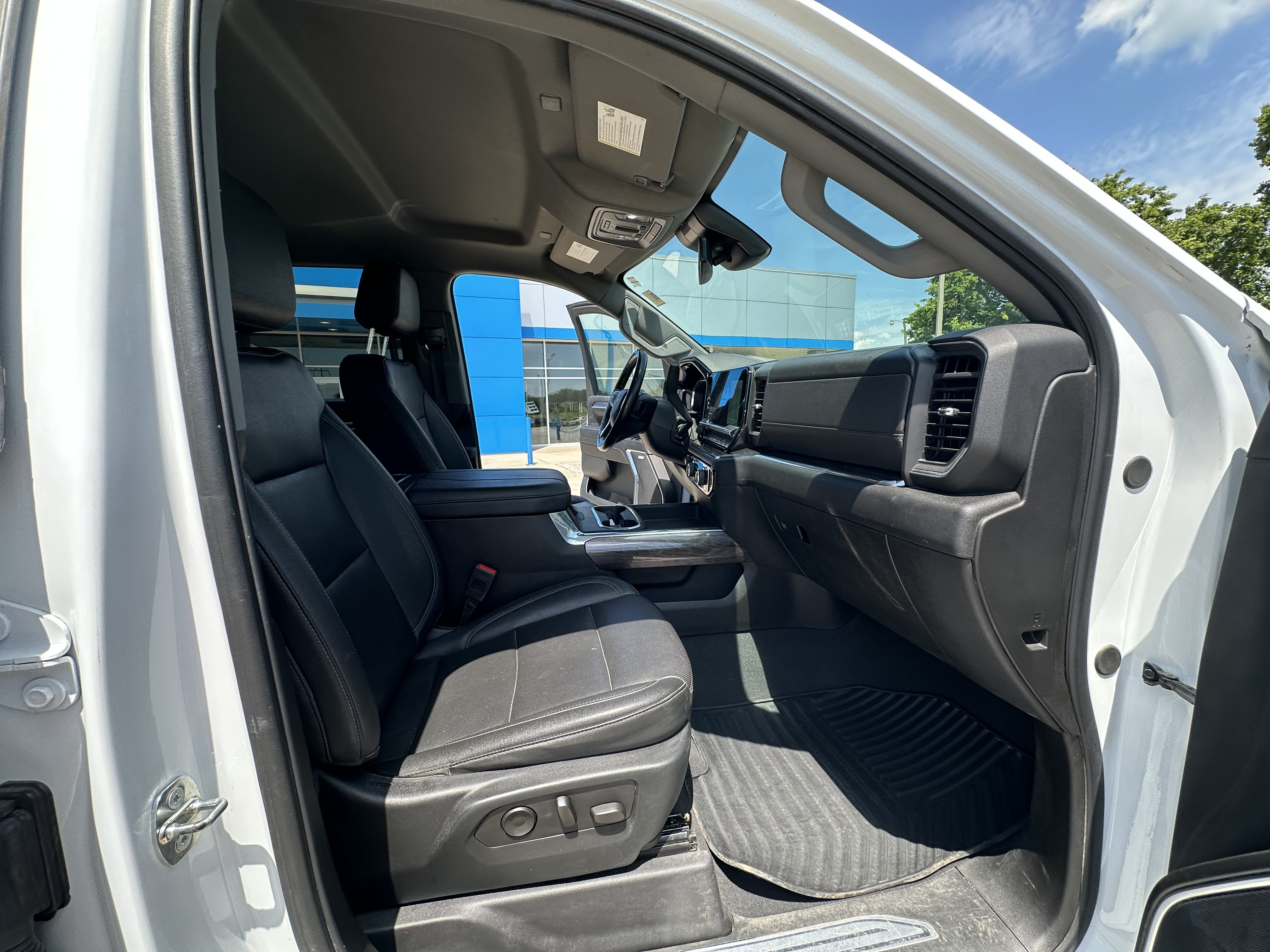 Used 2024 Chevrolet Silverado 2500 LTZ w/ LTZ Plus Package AWD/4WD image 29