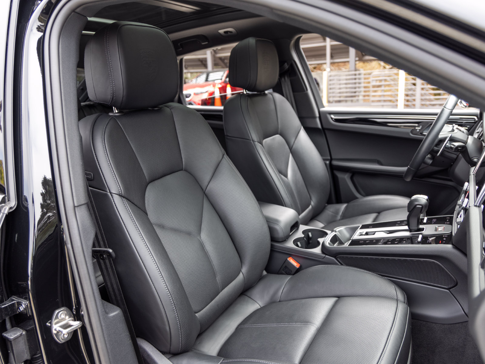 Used 2026 Porsche Macan AWD/4WD image 68
