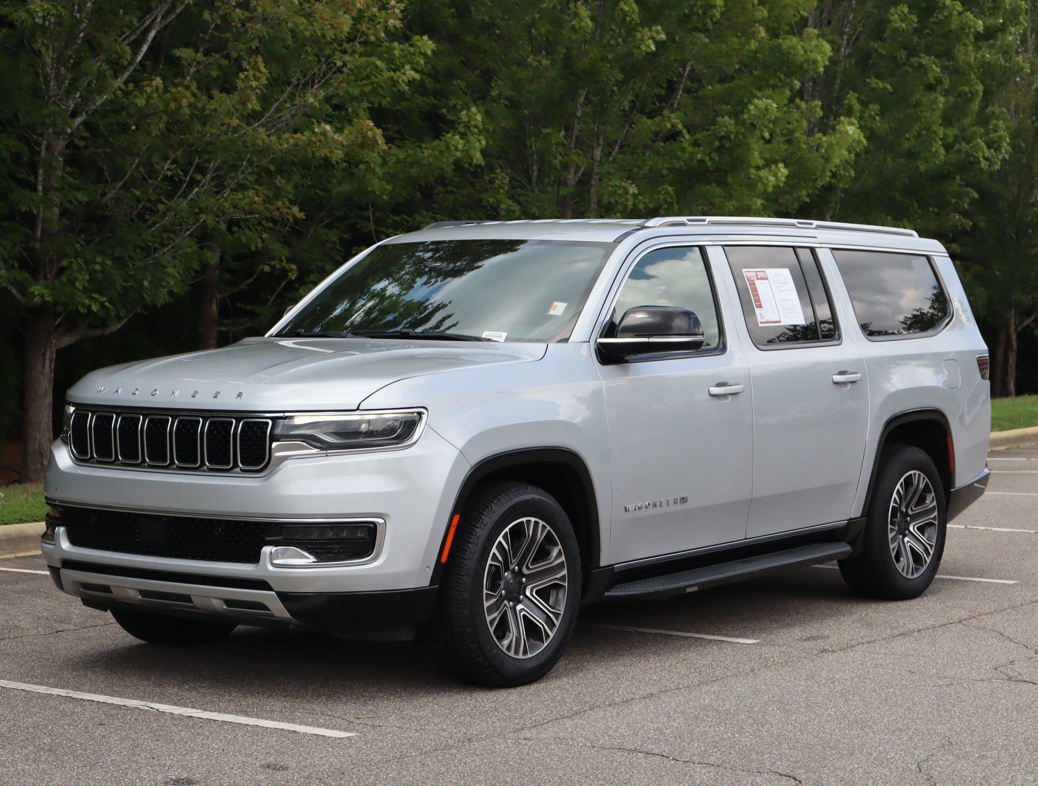 Used 2024 Jeep Wagoneer L Series II AWD/4WD image 5