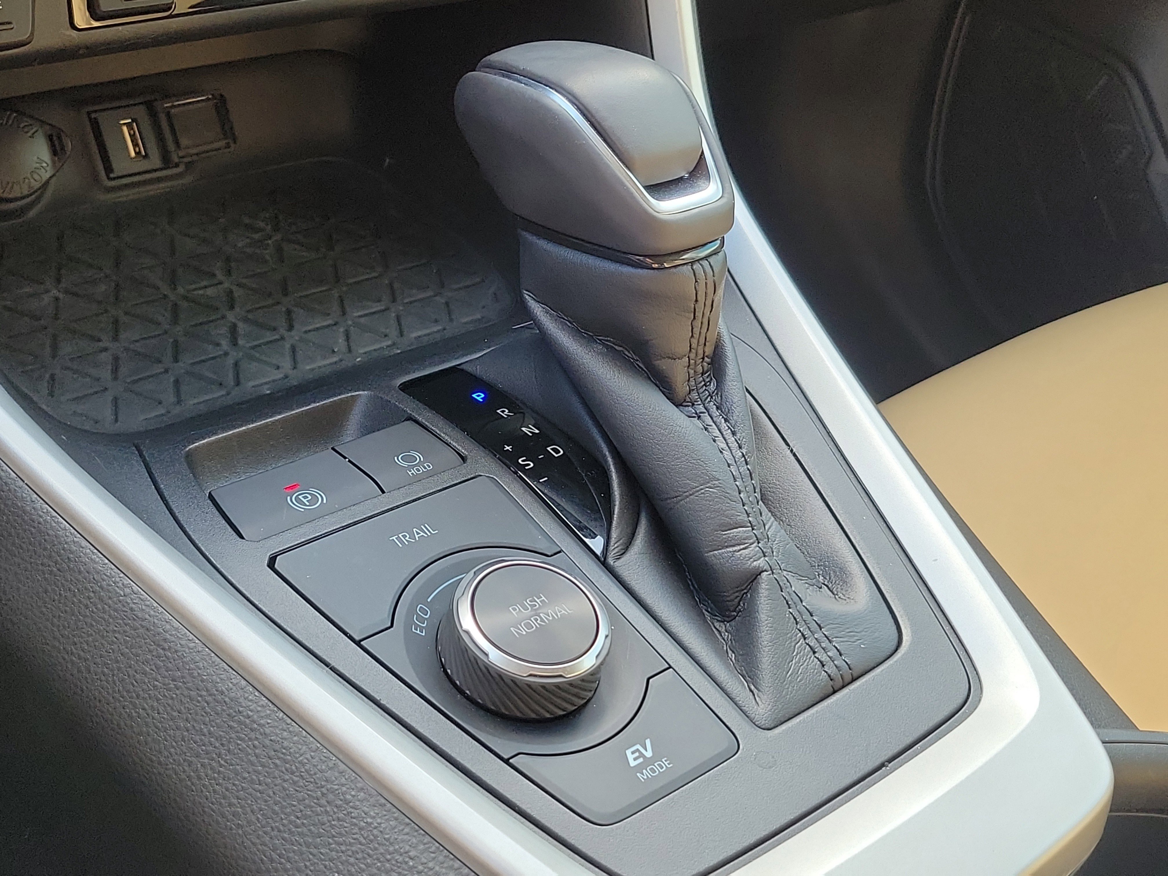 Used 2022 Toyota RAV4 XLE Premium image 32