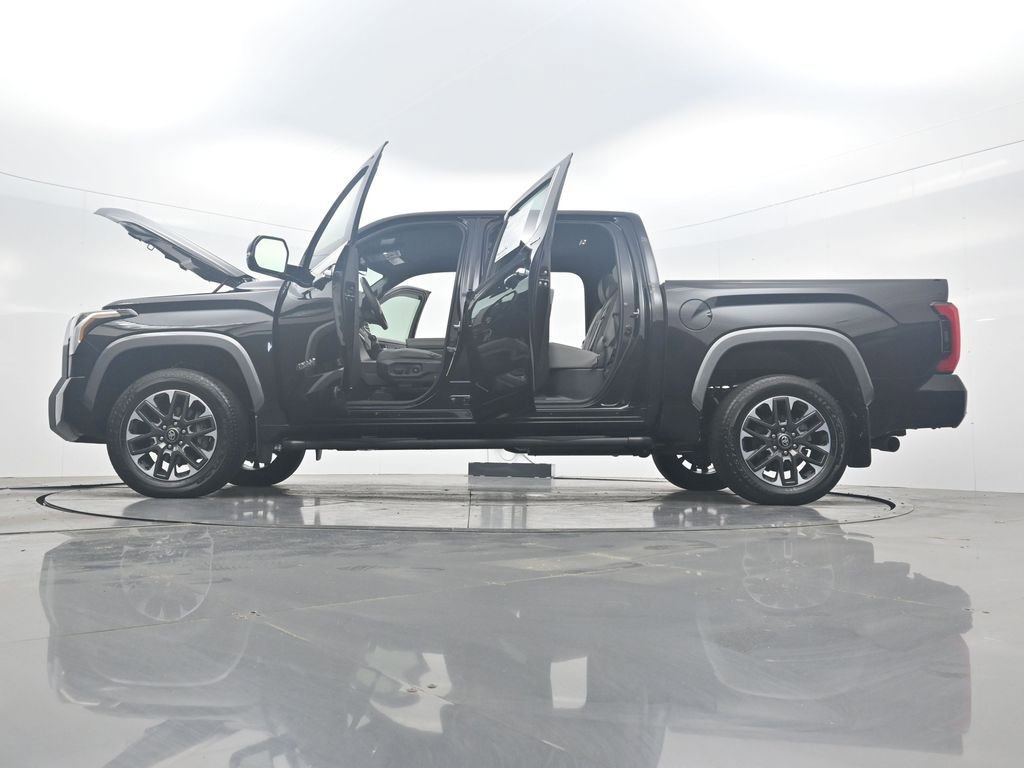 Used 2025 Toyota Tundra Limited AWD/4WD image 43