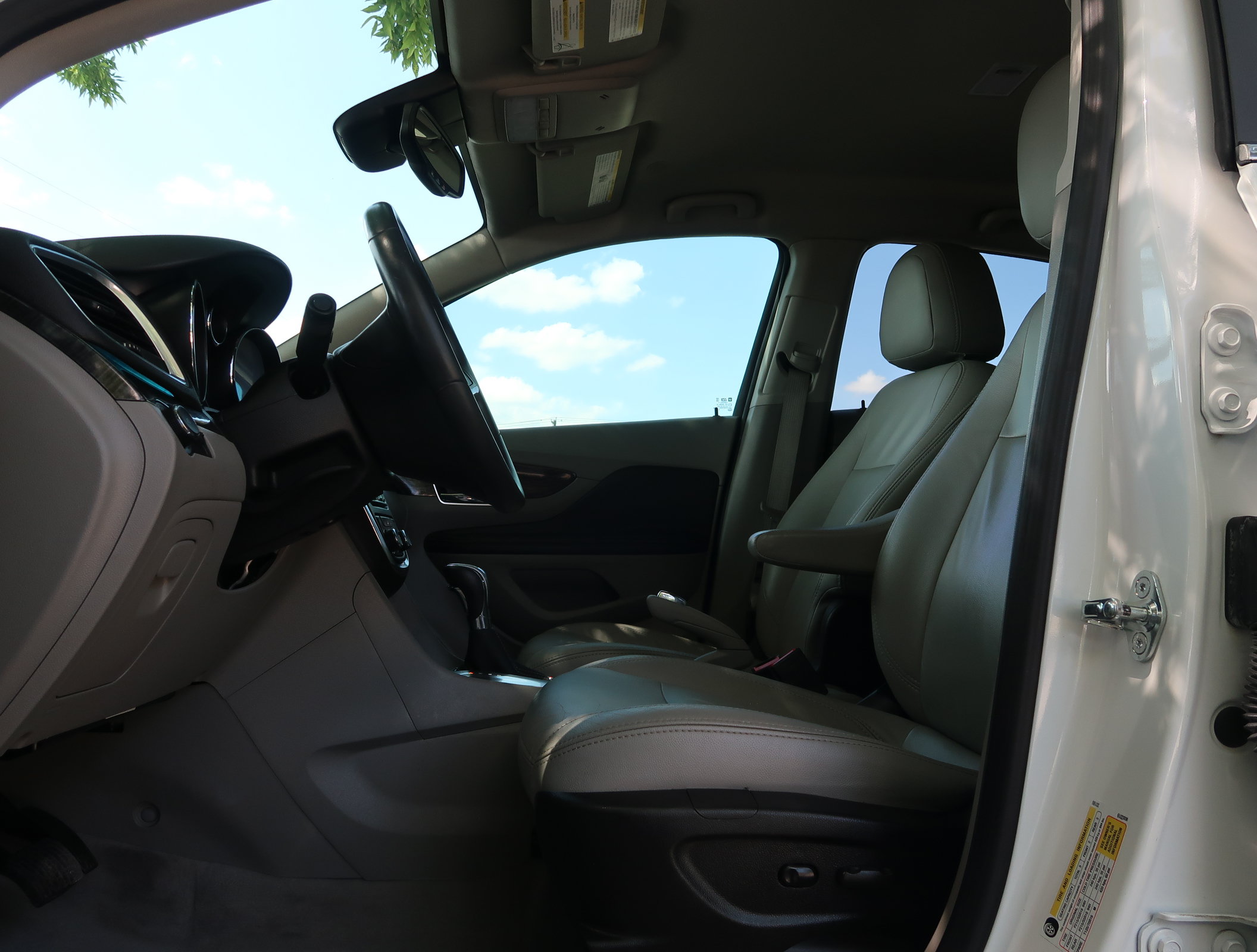 Used 2015 Buick Encore Convenience FWD image 23