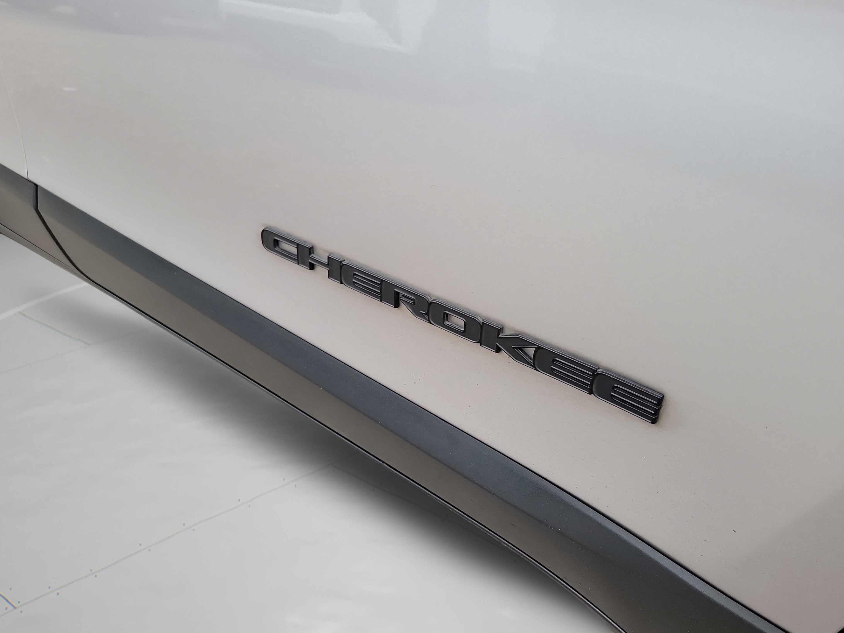 Used 2020 Jeep Cherokee Latitude Plus FWD image 30