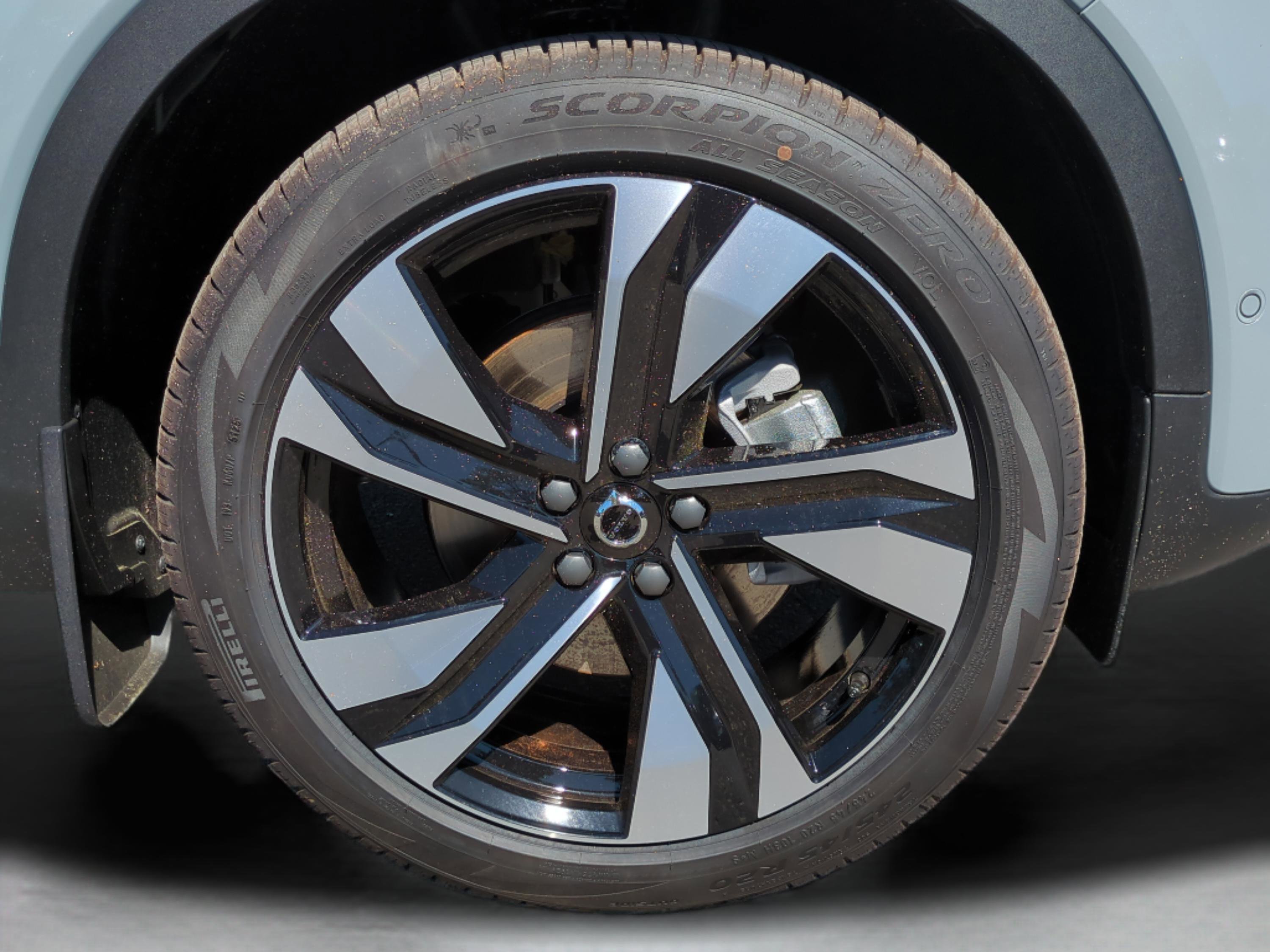 New 2026 Volvo XC40 B5 Ultra image 10